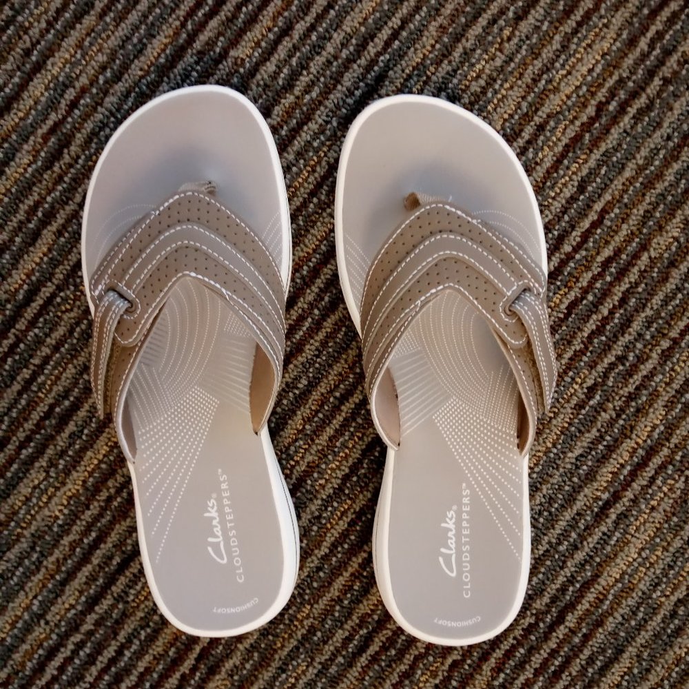 Women’s Cloudsteppers - Brinkley Flip Flops – Taupe – Size 7 - Brand New